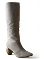 Huma Blanco Quinn Boot In Grey Suede