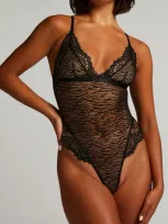 Hunkemoller Hunkemöller Misio Mesh & Lace Teddy In Caviar