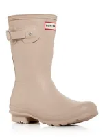 Hunter Original Short Logo Back Boot In Medium Natural