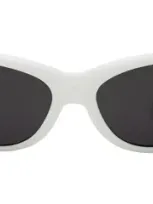 Illesteva Granada Sunglasses In White / Grey