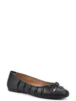 White Mountain Footwear Sakari Ballet Flat In Black/smooth