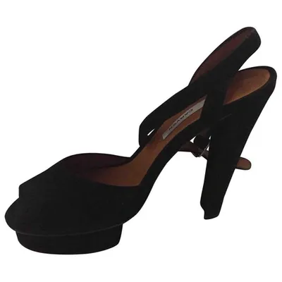 Pre-owned Carven Heels In Black