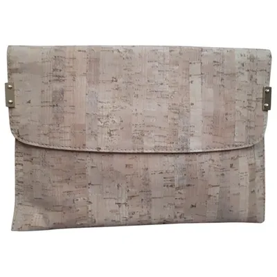 Pre-owned Stuart Weitzman Leather Clutch Bag In Beige