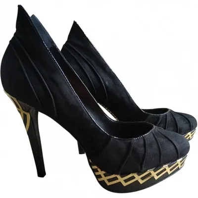 Pre-owned Schutz Heels In Black