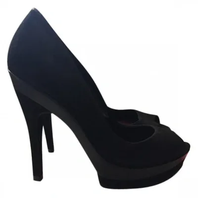 Pre-owned Schutz Pumps In Black