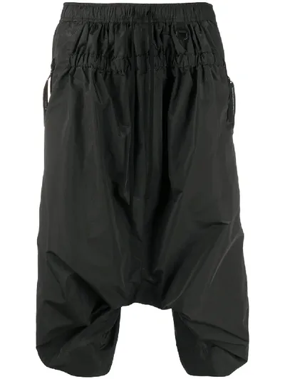 Julius Dropped Crotch Cropped Trousers In Black