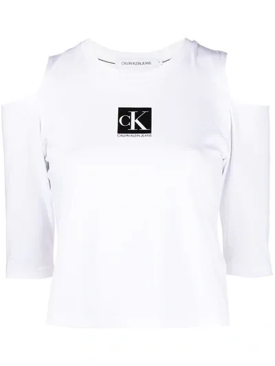 Calvin Klein Jeans Est.1978 Off-shoulder Box Logo T-shirt In White