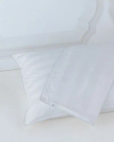 Eastern Accents Standard Oxford Pillow Protector In White