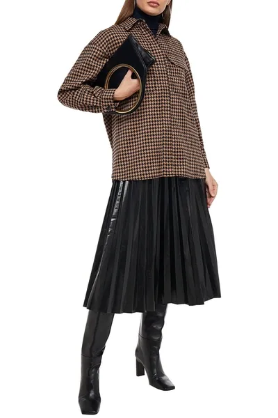 Gestuz Bellis Oversized Houndstooth Jacquard Shirt In Brown