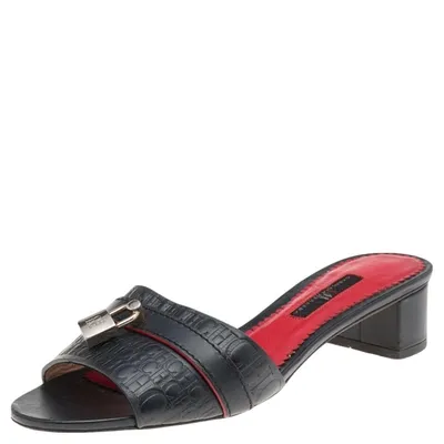 Pre-owned Ch Carolina Herrera Monogram Embossed Leather Traveller Locked Slide Sandals Size 37 In Black