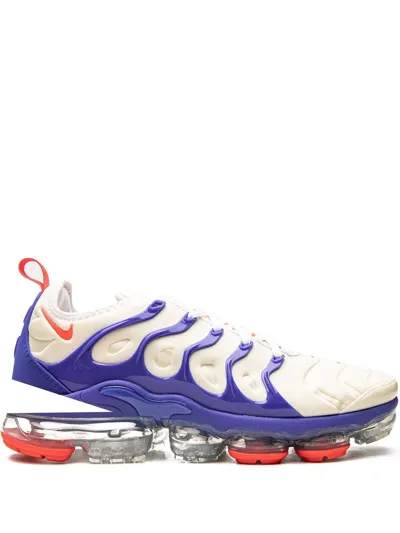 Nike Air Vapormax Plus Sneakers In White