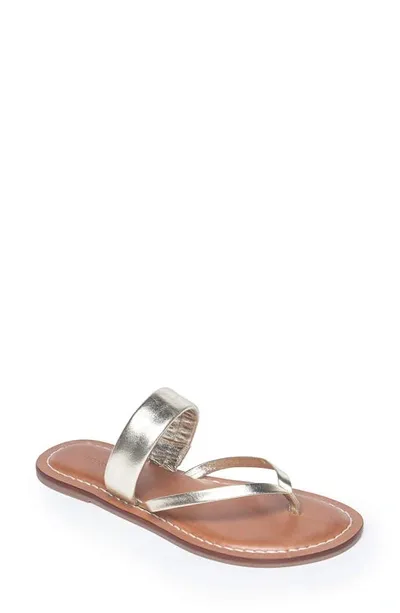 Bernardo Leia Metallic Flat Thong Sandals In Champagne