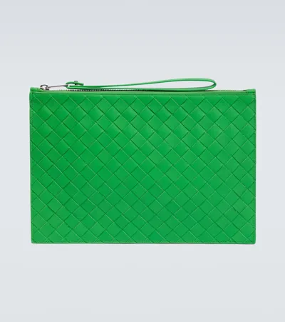 Bottega Veneta Intrecciato Large Leather Pouch In Green