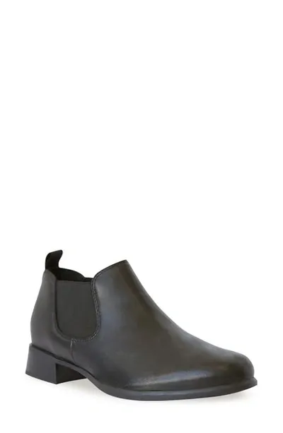 Munro Bedford Leather Bootie In Black