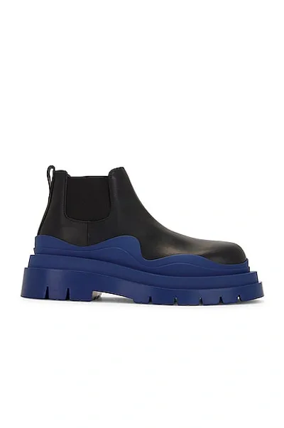 Bottega Veneta Leather Tire Chelsea Boots In Black