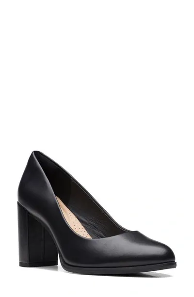 Clarks Freva85 Court Pump In Black Leather