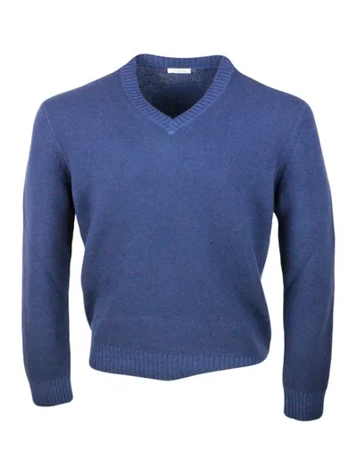 Malo Long-sleeved V-neck Sweater In 100% Fine And Soft Virgin Wool With English Rib Knit On The Neckline In Blue