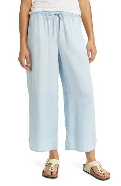 Caslon Dolphin Hem Wide Leg Chambray Pants In Ice Wash