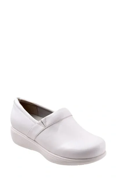 Softwalk Women's Meredith Sport Clog - Medium Width In White