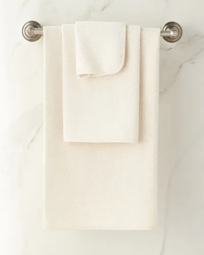 Graccioza Bee Waffle Bath Towel In Natural