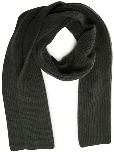 Apc Ribbed-knit Scarf In Green