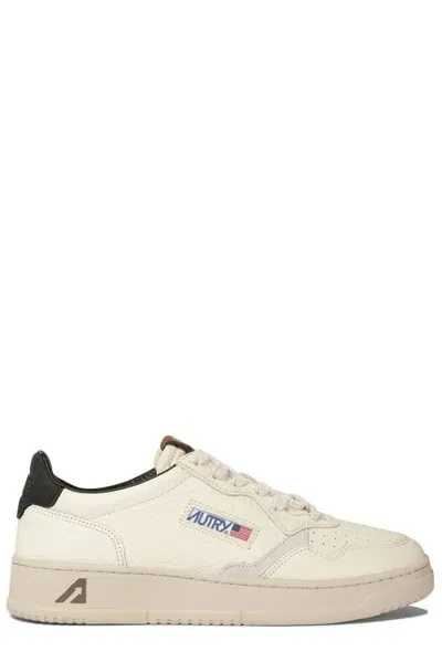 Autry Medalist Low In White