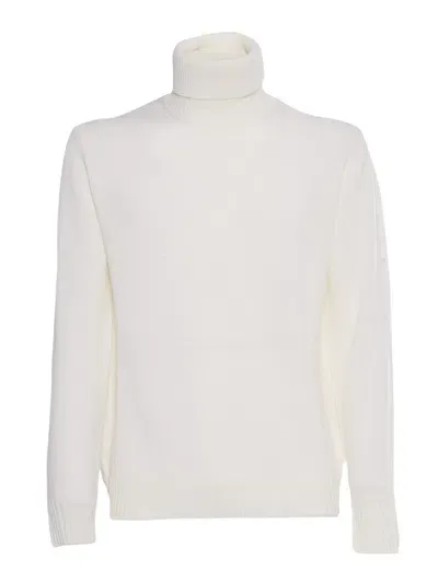 Ballantyne T Neck Pullover In White