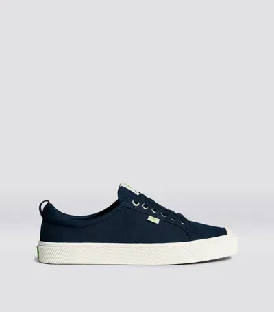 Cariuma Oca Low Navy Canvas Sneaker Men In Navy Blue