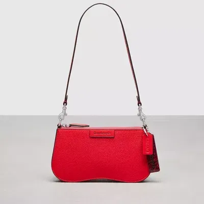 Coach Wavy Baguette Tasche Aus Strukturiertem Topia Leder In Red