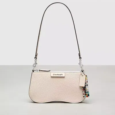 Coach Wavy Baguette Tasche Aus Strukturiertem Topia-leder In White