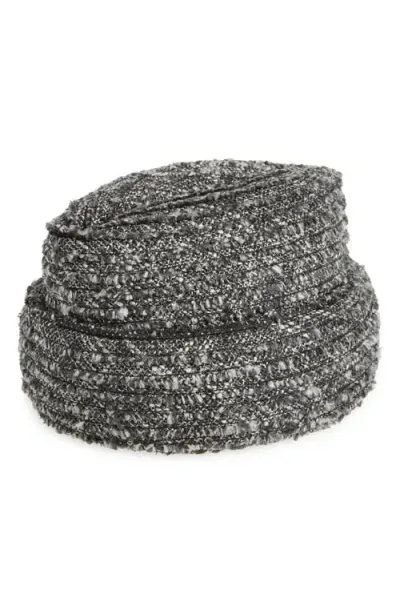 Esenshel Roll Cuff Hat In Black