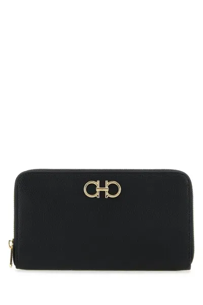 Ferragamo Gancini-plaque Zip-up Wallet In Black