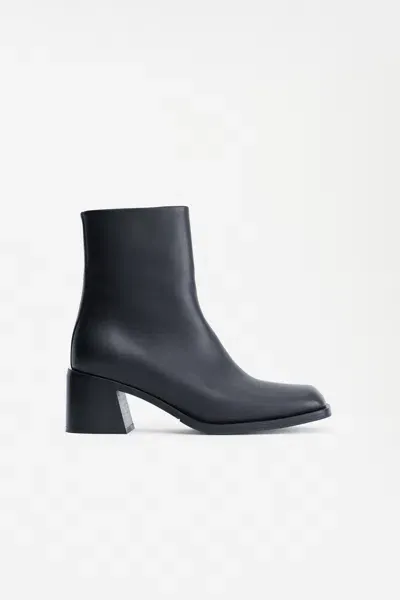 Filippa K Classic Leather Boots In Black