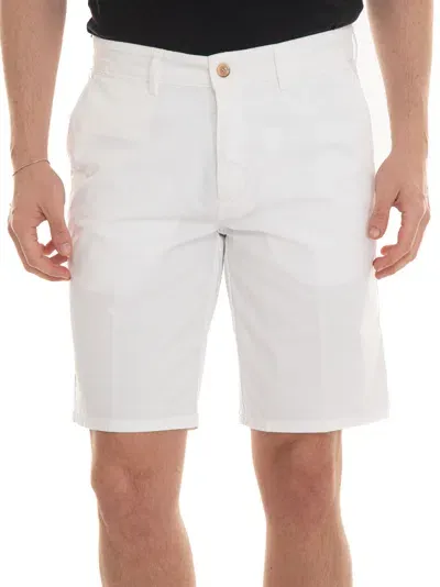 Harmont & Blaine Cotton Bermuda In White