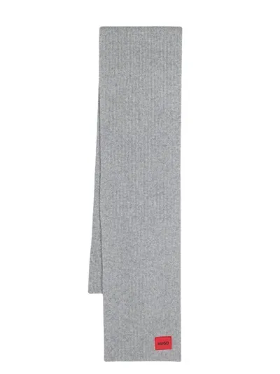 Hugo Logo-patch Ribbed Scarf In Grey