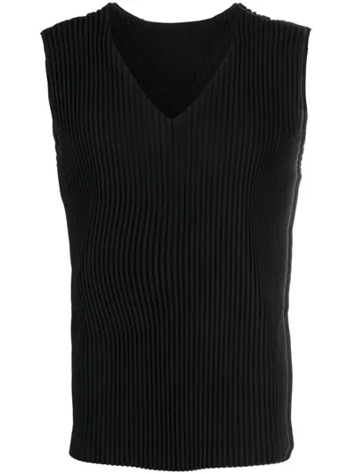 Issey Miyake Fully-pleated V-neck Vest In Black