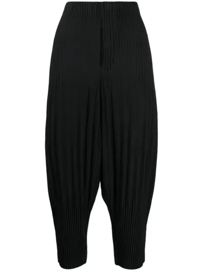 Issey Miyake Plissé Cropped Drop-crotch Trousers In Black