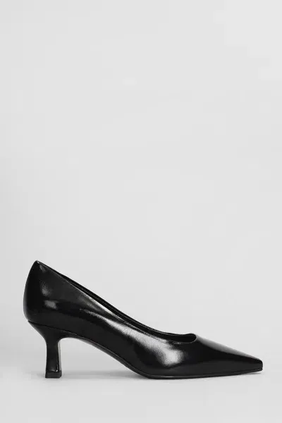 Julie Dee Pumps In Black