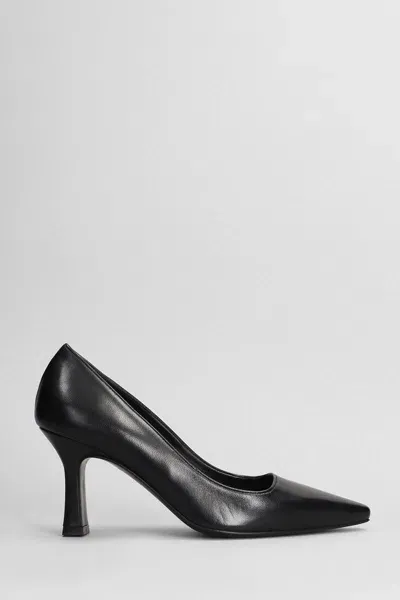 Julie Dee Pumps In Black