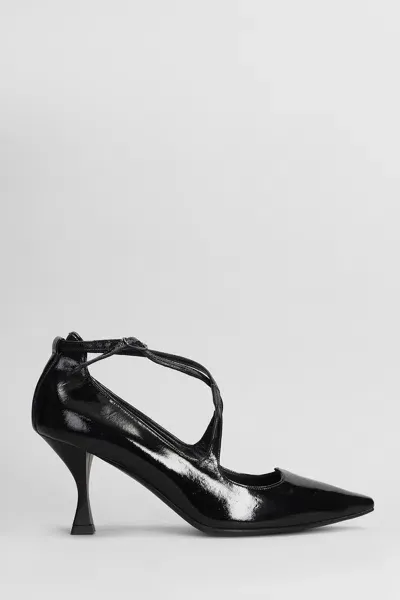 Julie Dee Pumps In Black Patent Leather