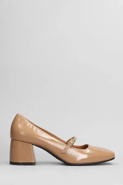 Julie Dee Pumps In Camel Leather In Brown