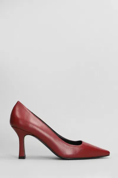 Julie Dee Pumps In Red