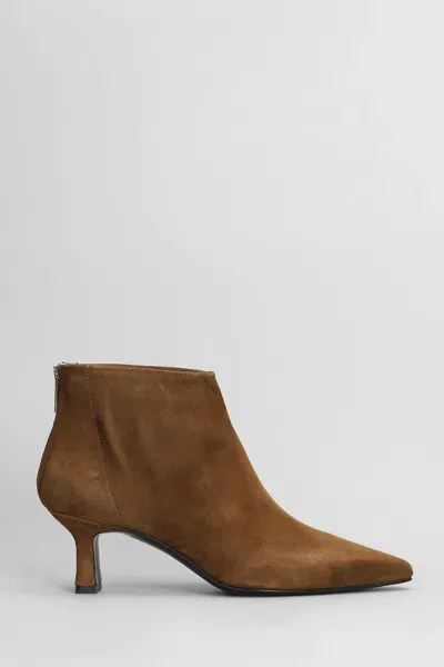 Julie Dee Texan Ankle Boots In Brown Suede