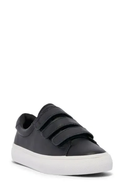 Keds ® Jump Kick Sneaker In Black