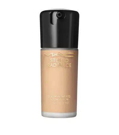 Mac Studio Radiance Serum-powered Foundation In White