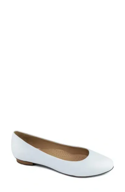 Marc Joseph New York Ferris Flat In White Napa Soft