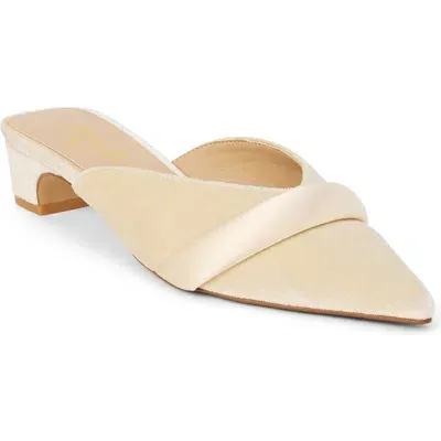 Matisse Kellan Pointed Toe Mule In Ivory