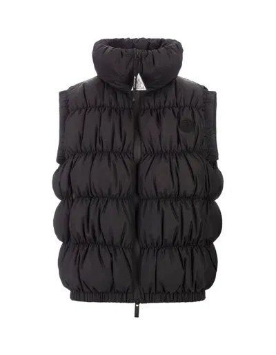 Moncler Apriate Gilet In Black