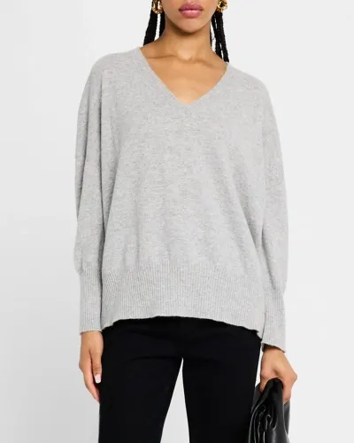 Neiman Marcus Cashmere V-neck Sweater In Heather Grey