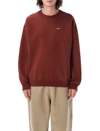 Nike Solo Swoosh Crewneck Sweatshirt In Red